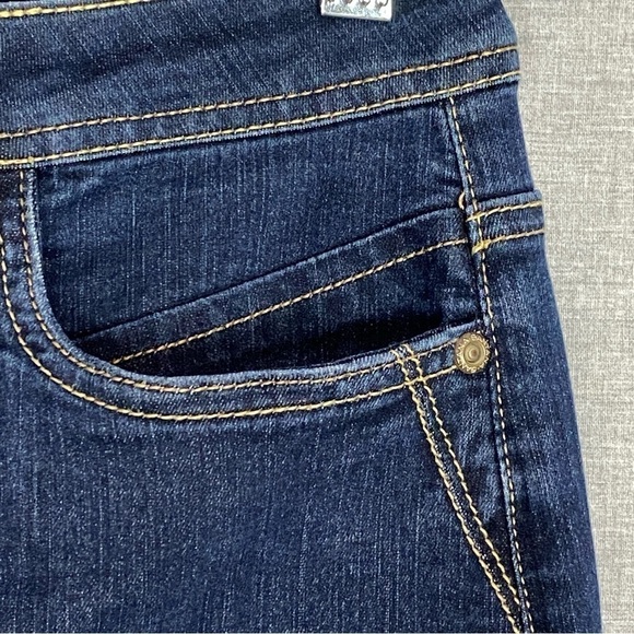 Santana Capris Folded Cuff Dark Wash Blue Sz 8 Stretchy Mid Rise - Picture 5 of 8